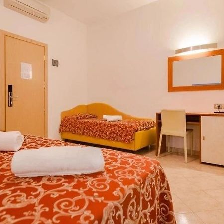 Hotel Ivana Мисано Адриатико Екстериор снимка