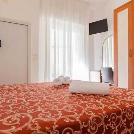 Hotel Ivana Мисано Адриатико Екстериор снимка