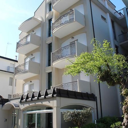 Hotel Ivana Мисано Адриатико Екстериор снимка