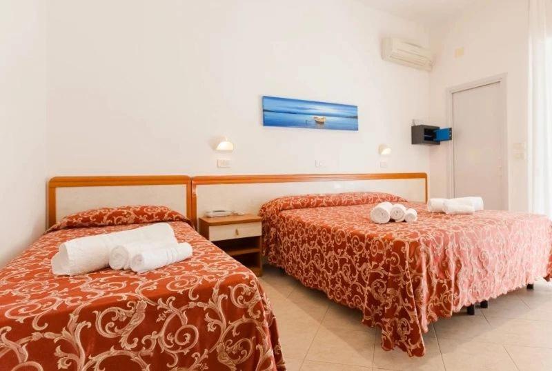Hotel Ivana Мисано Адриатико Екстериор снимка