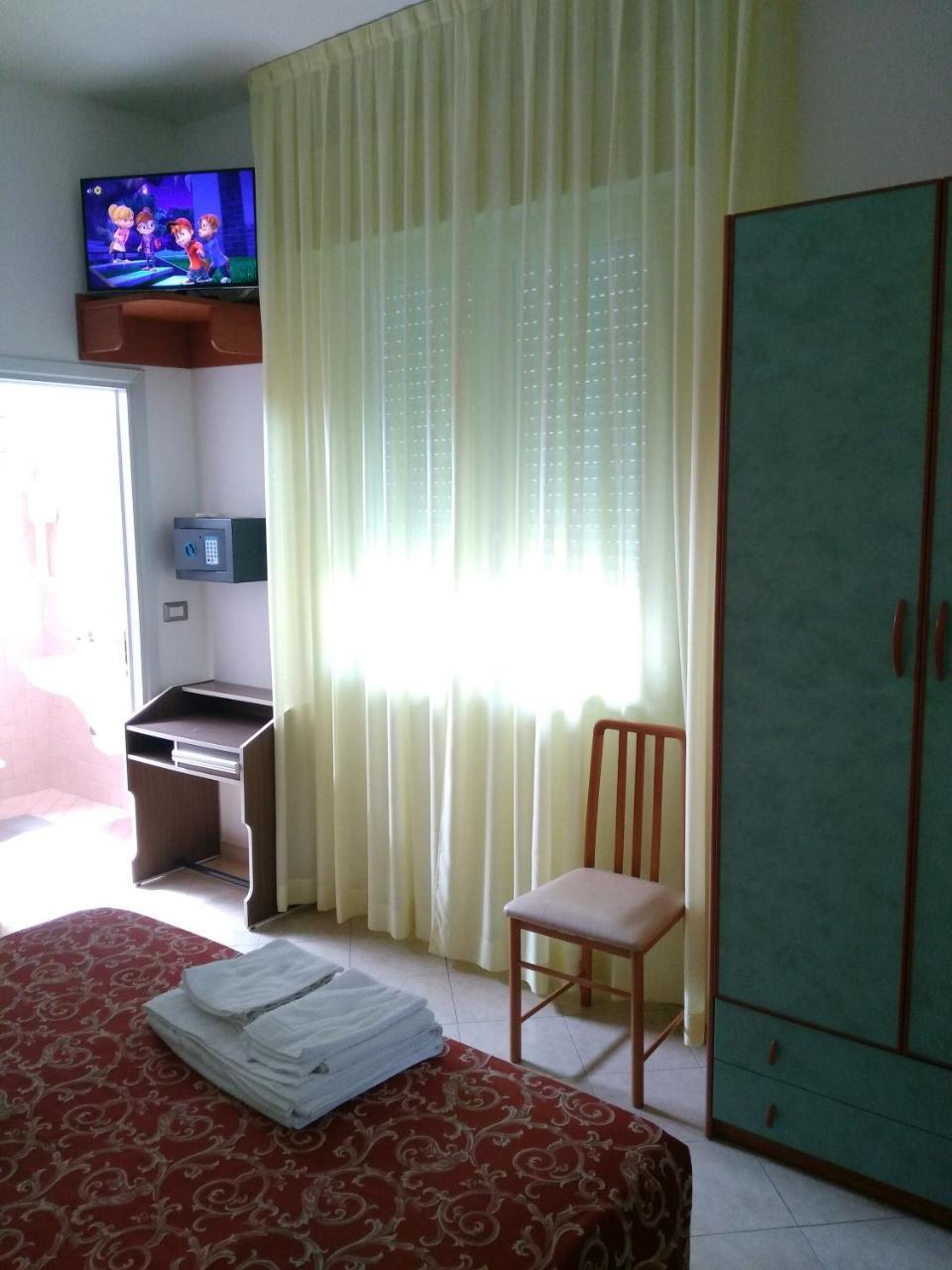 Hotel Ivana Мисано Адриатико Екстериор снимка