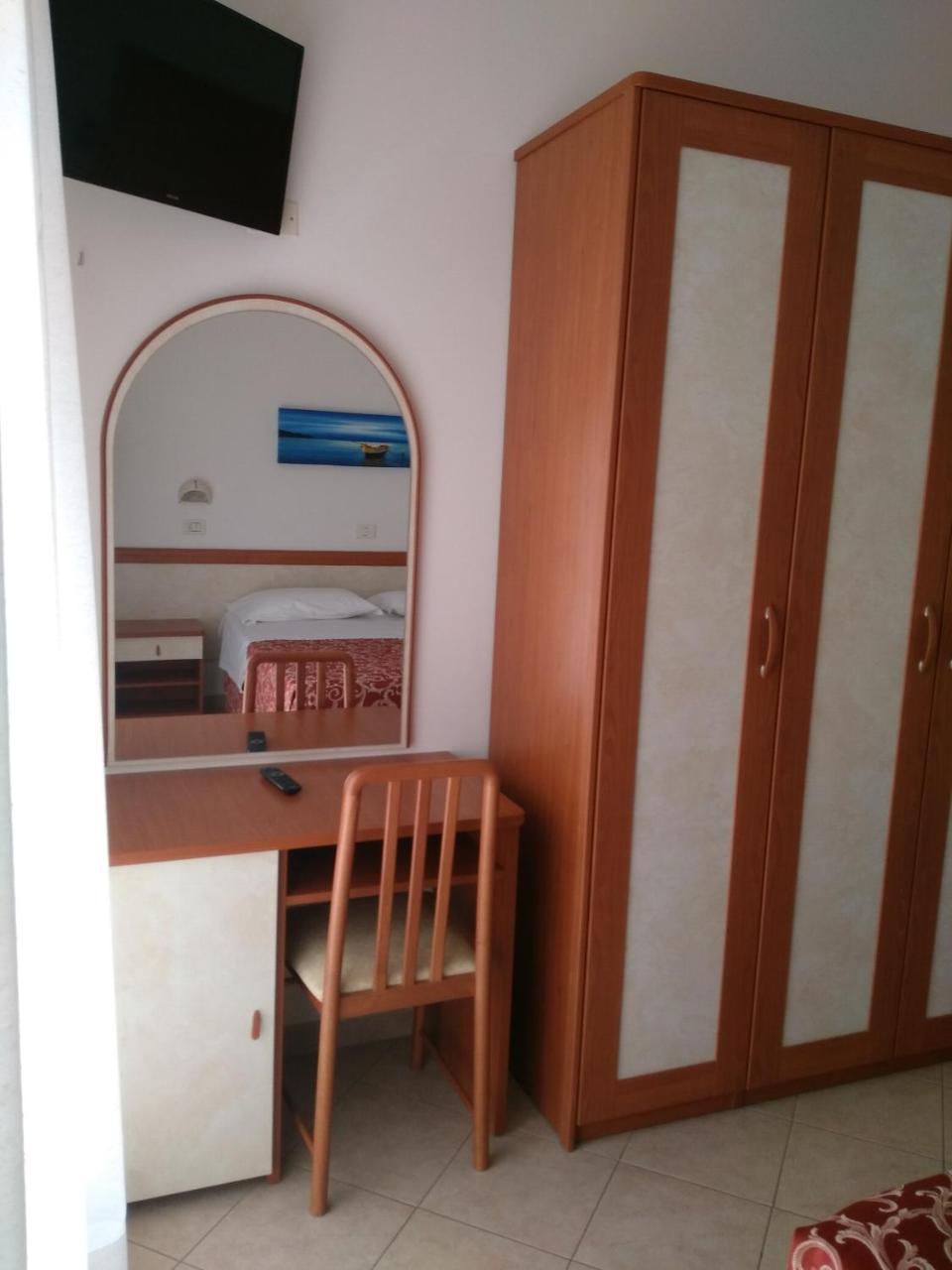 Hotel Ivana Мисано Адриатико Екстериор снимка