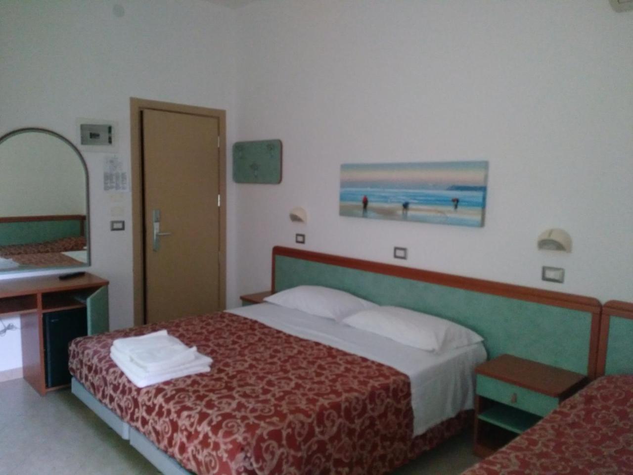 Hotel Ivana Мисано Адриатико Екстериор снимка
