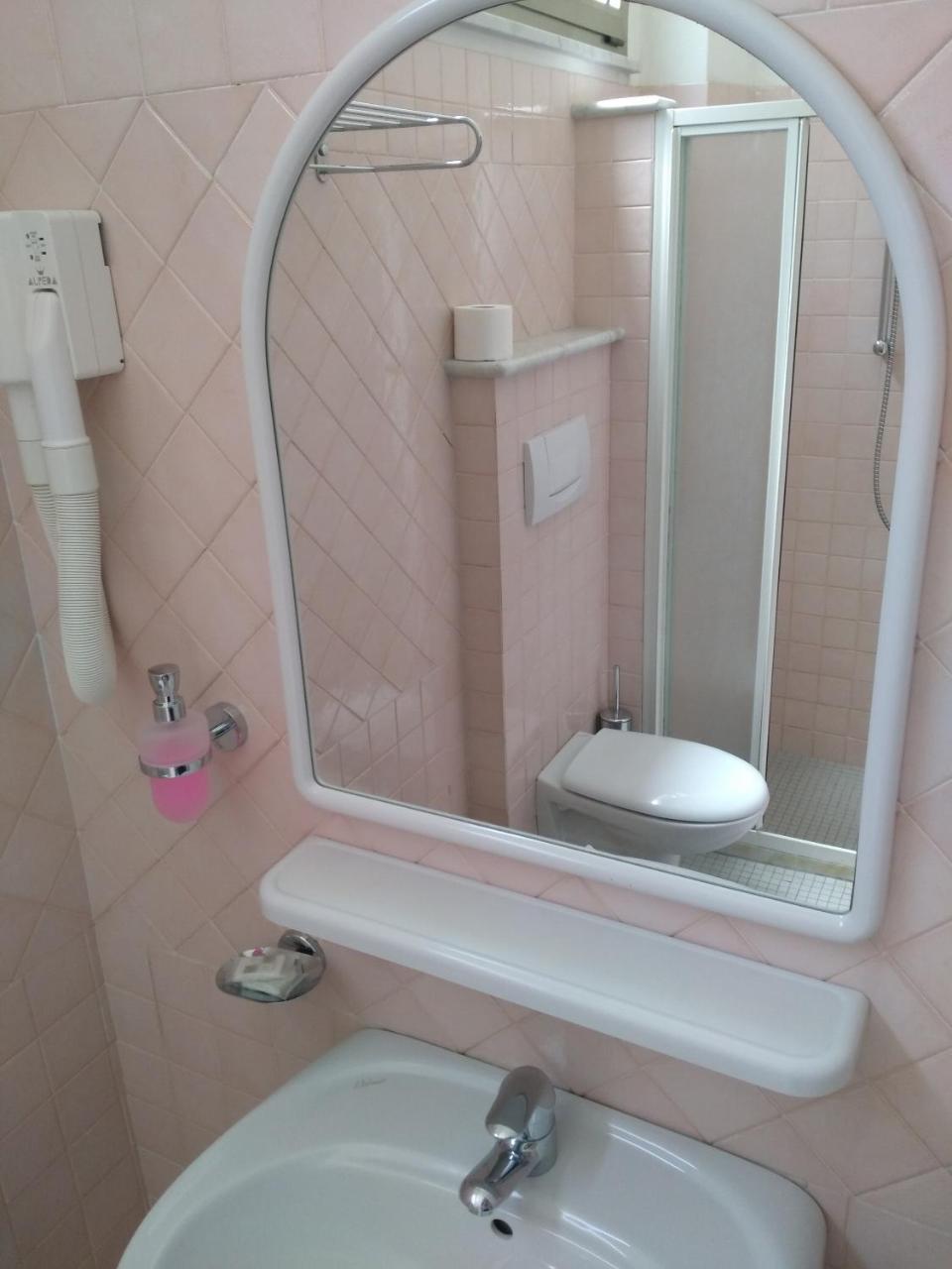 Hotel Ivana Мисано Адриатико Екстериор снимка