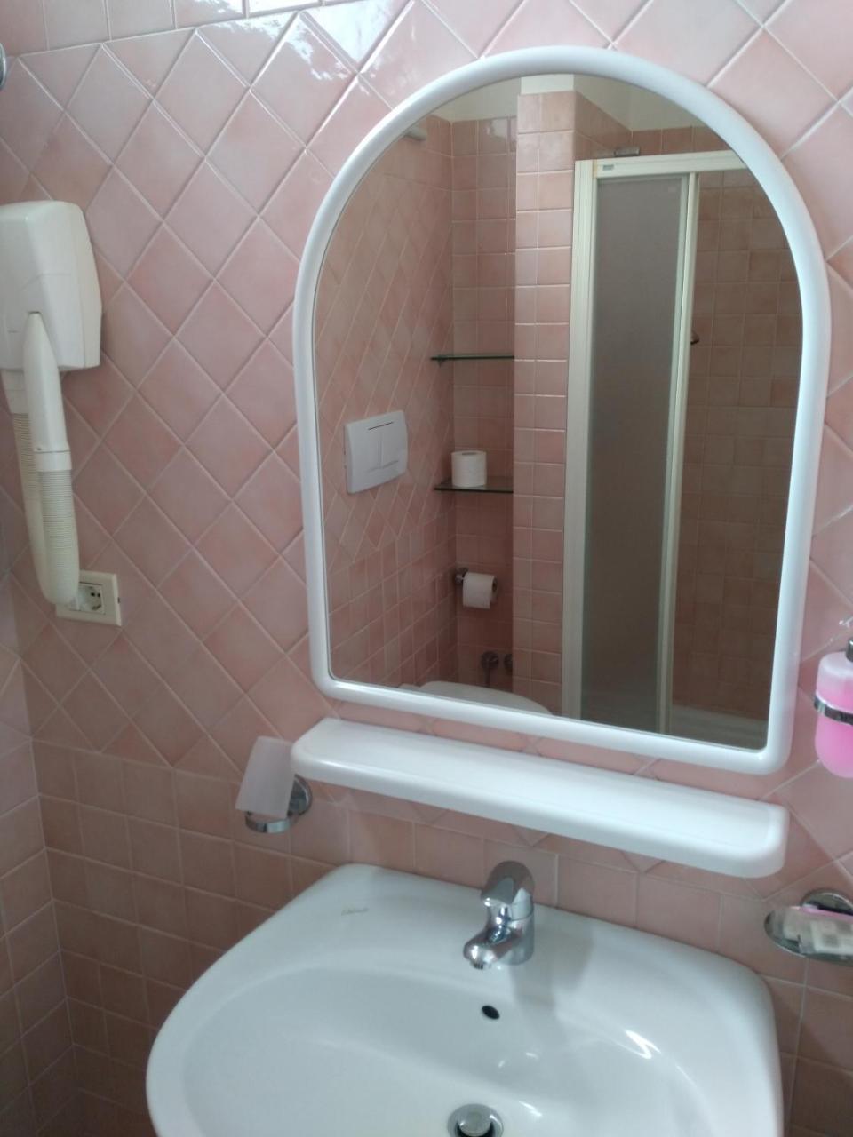 Hotel Ivana Мисано Адриатико Екстериор снимка